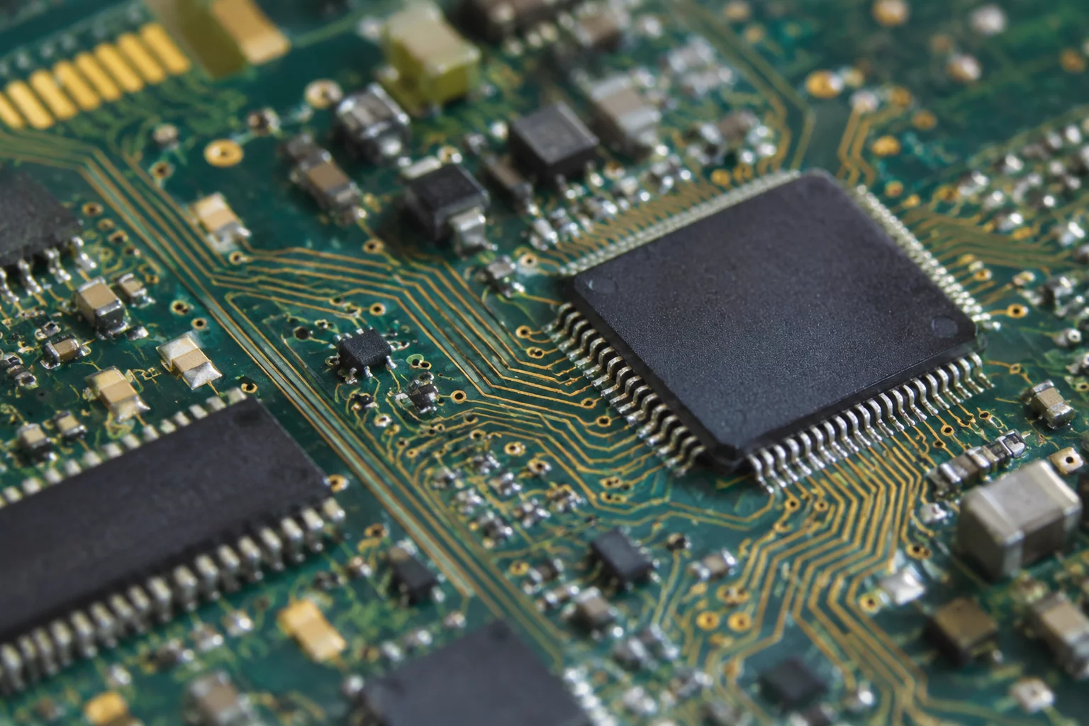 主要主板厂商调整出货预期并应对PCB材料成本上涨